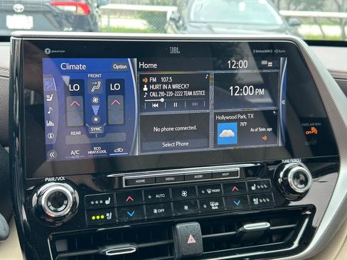 Used 2022 Toyota Highlander Platinum FWD image 36