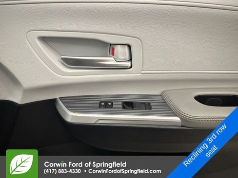 Used 2025 Toyota Sienna XLE image 12