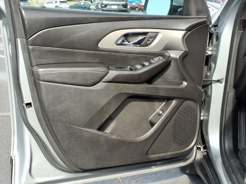 Used 2023 Chevrolet Traverse LT FWD image 5