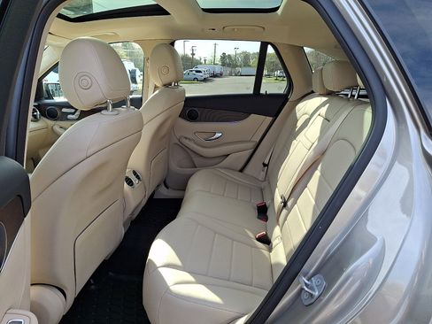 Used 2021 Mercedes-Benz GLC 300 4MATIC image 10