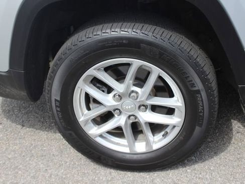 Used 2023 Jeep Grand Cherokee L Laredo AWD/4WD image 36