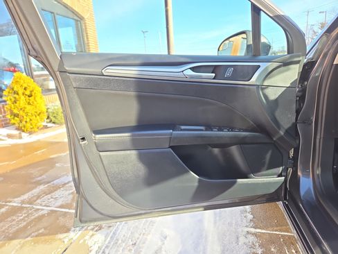 Used 2018 Ford Fusion SE w/ Fusion SE Technology Package image 14