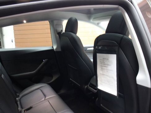 Used 2022 Tesla Model Y Long Range image 32