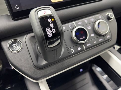Used 2025 Land Rover Defender 110 S image 64