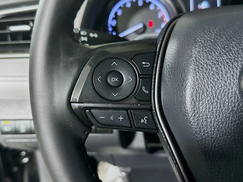 Used 2021 Toyota Camry SE FWD image 16
