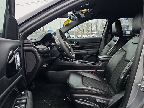 Used 2022 Jeep Compass Latitude image 14