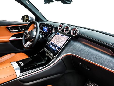 Used 2023 Mercedes-Benz GLC 300 4MATIC w/ Exclusive Trim Package image 17