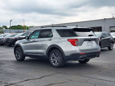 Used 2023 Ford Explorer XLT w/ Equipment Group 202A AWD/4WD image 4