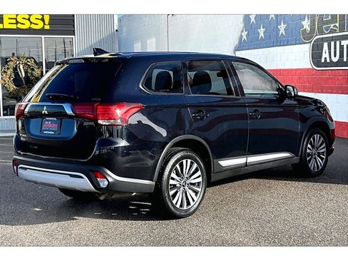 Used 2020 Mitsubishi Outlander ES image 2