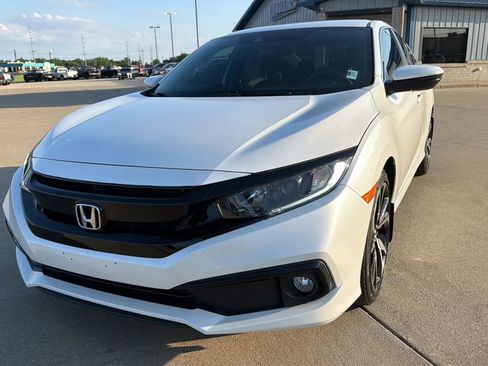 Used 2019 Honda Civic Sport image 2