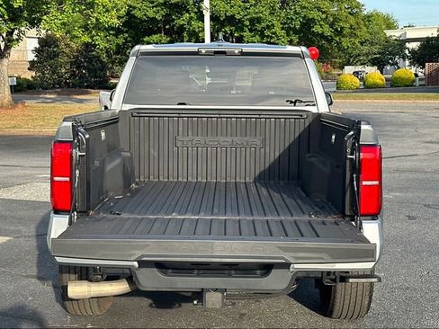 Used 2024 Toyota Tacoma TRD Sport AWD/4WD image 25