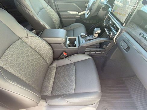 Used 2025 Toyota Tacoma Limited AWD/4WD image 33