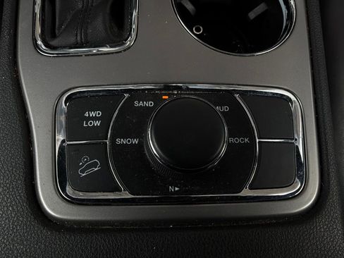 Used 2021 Jeep Grand Cherokee Limited AWD/4WD image 25