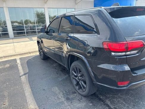 Used 2018 Jeep Grand Cherokee Altitude AWD/4WD image 6