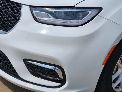 Used 2024 Chrysler Pacifica Touring-L FWD image 15