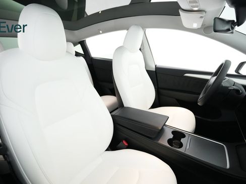 Used 2023 Tesla Model Y Long Range AWD/4WD image 23