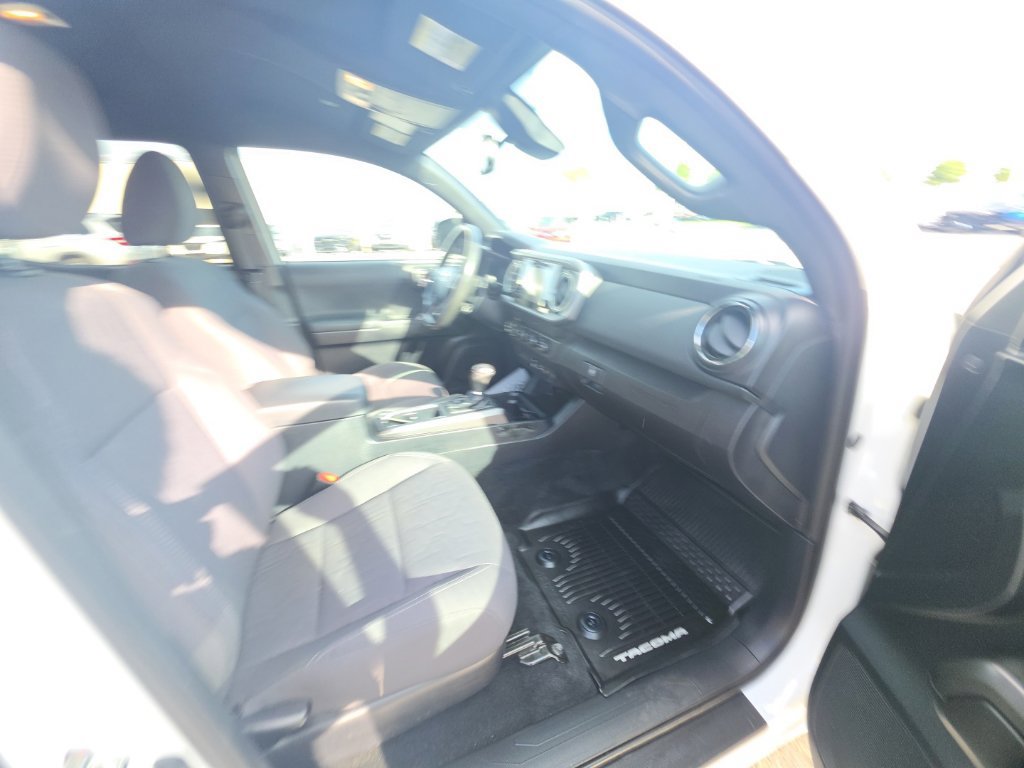 Used 2019 Toyota Tacoma TRD Sport w/ Technology Package AWD/4WD image 32