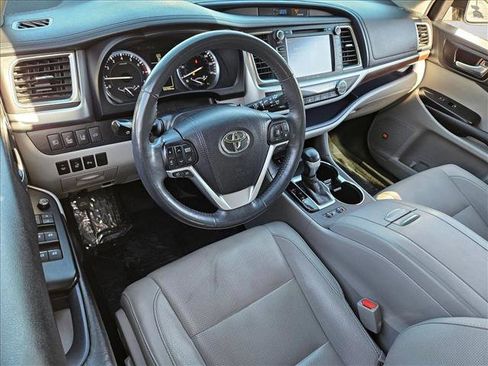 Used 2016 Toyota Highlander Limited Platinum image 10
