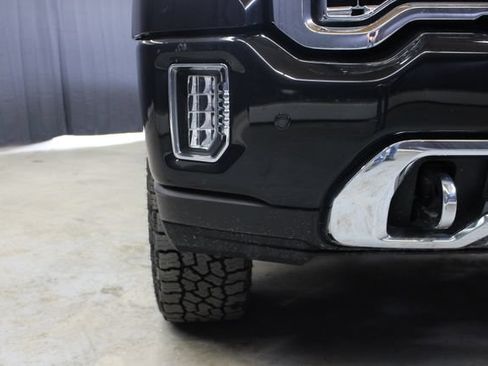 Used 2021 GMC Sierra 2500 Denali w/ Denali Black Diamond Edition AWD/4WD image 6