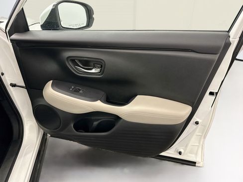 Used 2024 Honda HR-V LX image 32