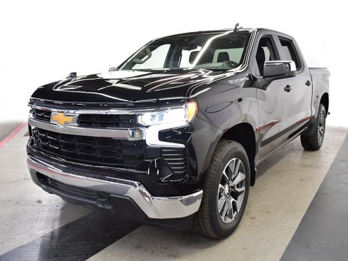 Used 2024 Chevrolet Silverado 1500 LT AWD/4WD image 4