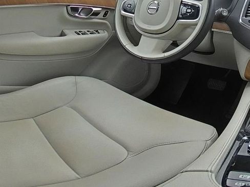 Used 2022 Volvo XC90 T5 Momentum w/ Climate Package image 22