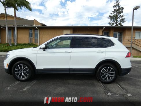 Used 2020 Volkswagen Tiguan SE w/ Panoramic Sunroof Package FWD image 13