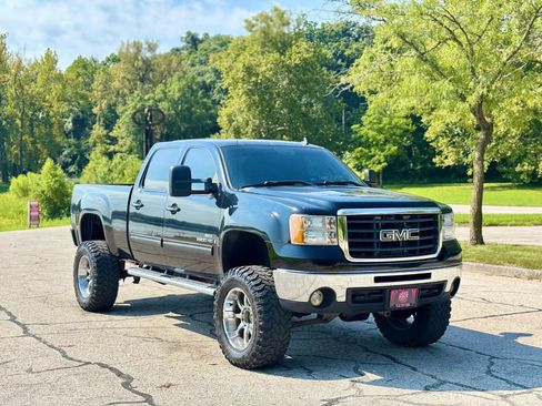 Used 2009 GMC Sierra 2500 SLT w/ Entertainment Package AWD/4WD image 3