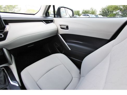 Used 2022 Toyota Corolla Cross L FWD image 11