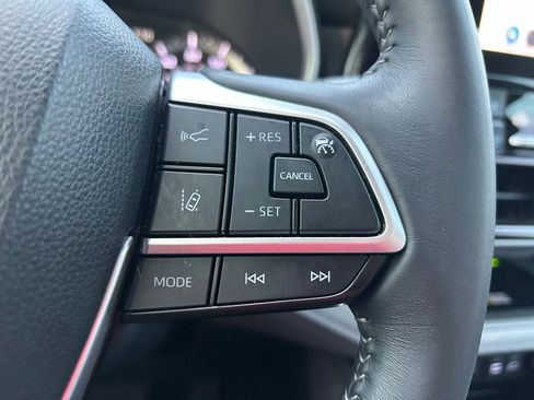 Used 2025 Toyota Highlander XLE AWD/4WD image 21