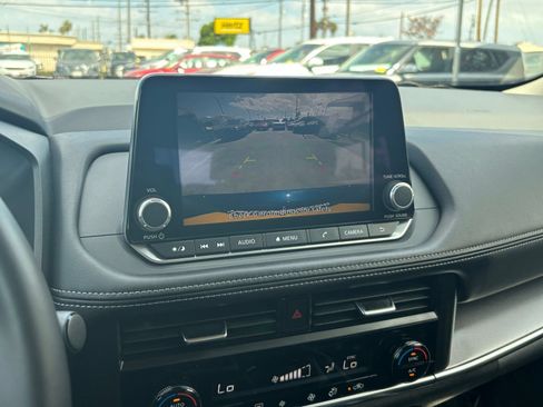 Used 2025 Nissan Rogue SV FWD image 25