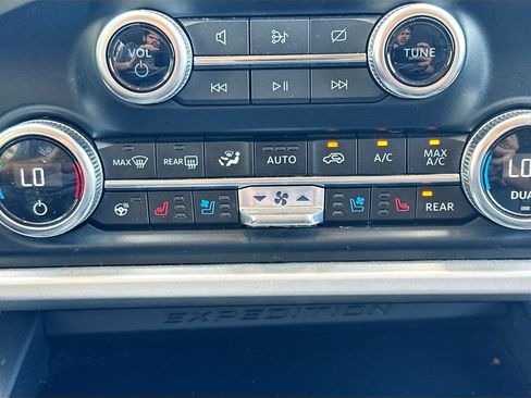 Used 2024 Ford Expedition XLT AWD/4WD image 17
