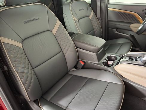 Used 2024 GMC Canyon Denali image 33