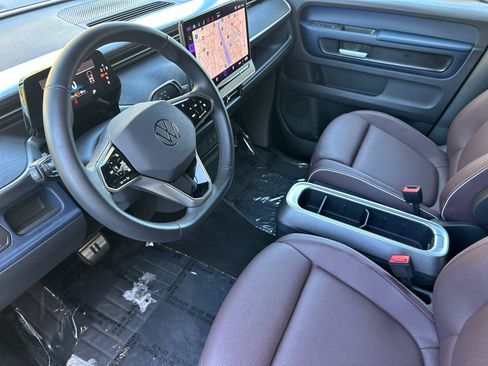New 2025 Volkswagen ID. Buzz Pro S RWD image 9