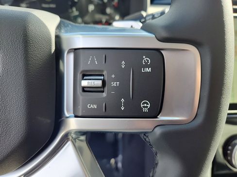 Certified 2025 Land Rover Discovery S image 20