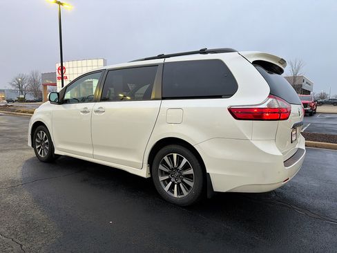 Used 2018 Toyota Sienna Limited Premium image 4