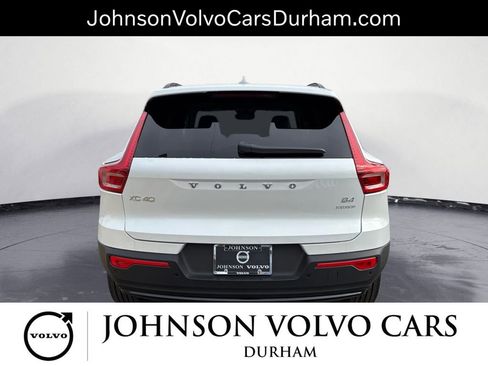 New 2026 Volvo XC40 B4 Plus w/ Climate Package image 4