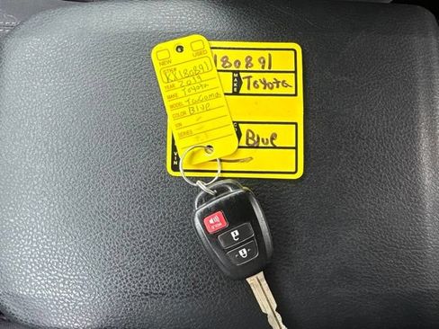 Used 2019 Toyota Tacoma TRD Sport AWD/4WD image 16