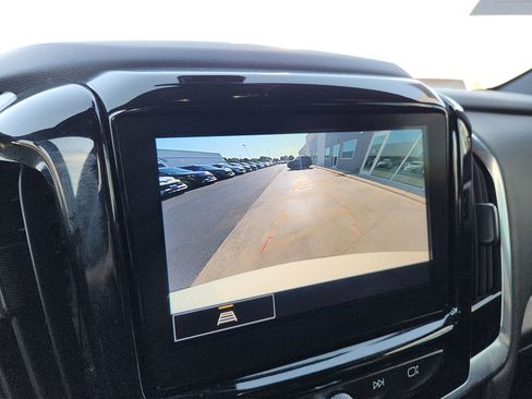Used 2023 Chevrolet Traverse LT image 18