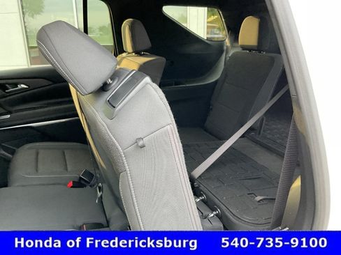 Used 2025 Chevrolet Traverse LT FWD image 27