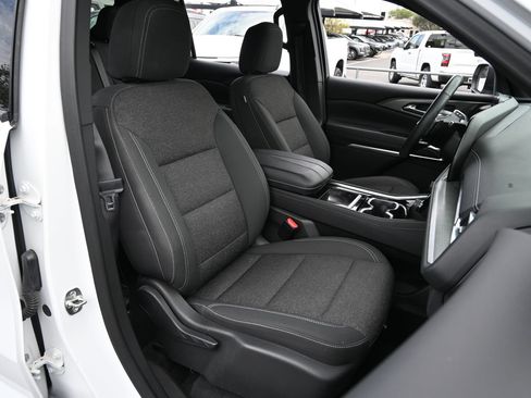 Used 2024 Chevrolet Traverse LS FWD image 27