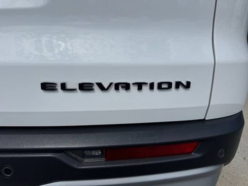 Used 2024 GMC Acadia Elevation w/ Luxury Package AWD/4WD image 9