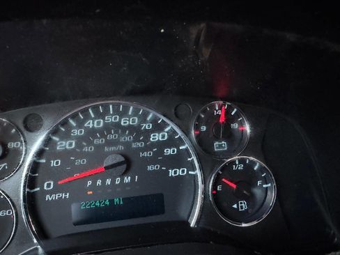 Used 2019 Chevrolet Express 2500 w/ Driver Convenience Package RWD image 18