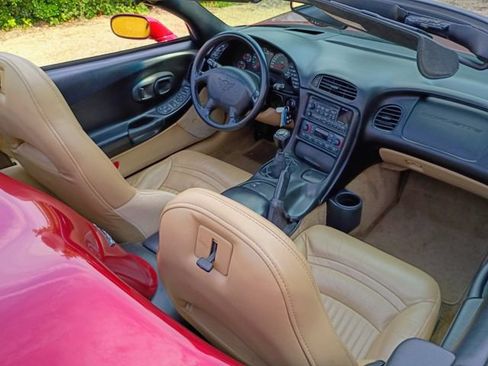 Used 2002 Chevrolet Corvette Convertible w/ Preferred Equipment Group2 RWD image 35
