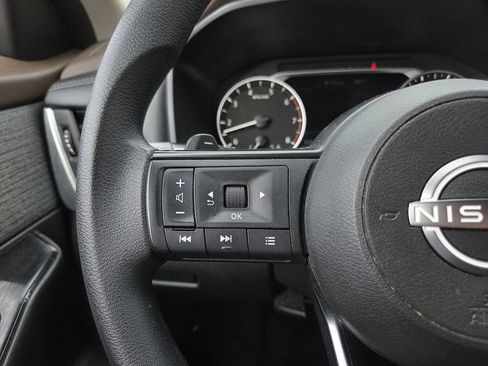 Used 2023 Nissan Rogue S image 21