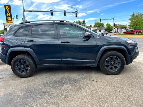 Used 2017 Jeep Cherokee Trailhawk w/ Comfort/Convenience Group image 2