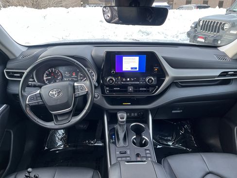 Certified 2023 Toyota Highlander XLE image 18