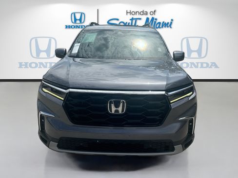 Certified 2023 Honda Pilot Touring image 2
