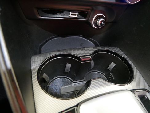 Used 2024 Alfa Romeo Giulia Veloce AWD/4WD image 30
