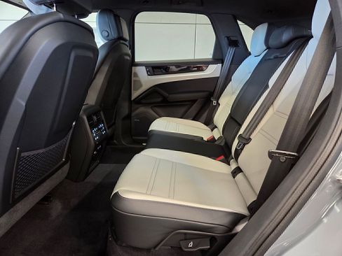 Certified 2026 Porsche Cayenne AWD/4WD image 11